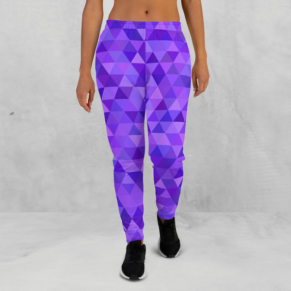 woman wearing a violet triangle joggers, front side